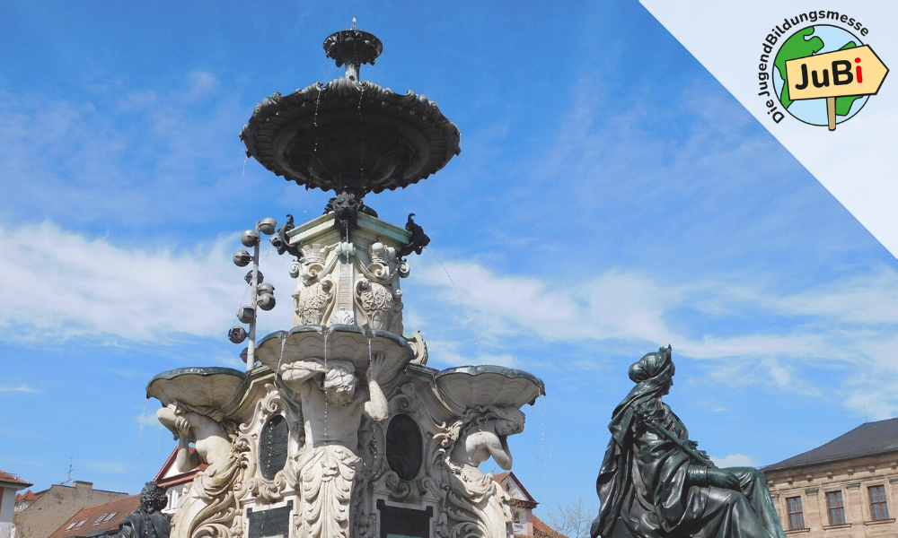 Brunnen mit einer weiblichen Statue in Erlangen